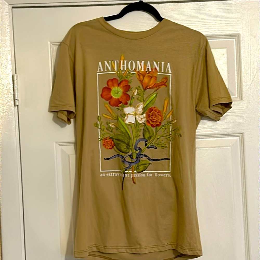 Anthomania an extravagant passion for flowers 💐 tan M tee shirt
